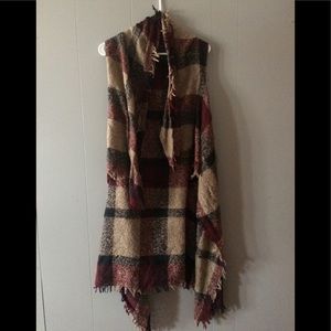 💜 5/$15 💜 Beautiful scarf vest